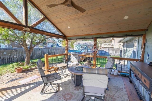 923 Clover Ln, Valley Center, KS 67147