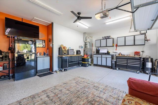 923 Clover Ln, Valley Center, KS 67147