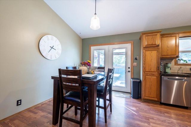 923 Clover Ln, Valley Center, KS 67147