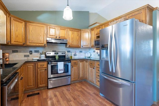 923 Clover Ln, Valley Center, KS 67147