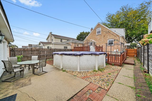 5250 S Nagle Avenue, Chicago, IL 60638