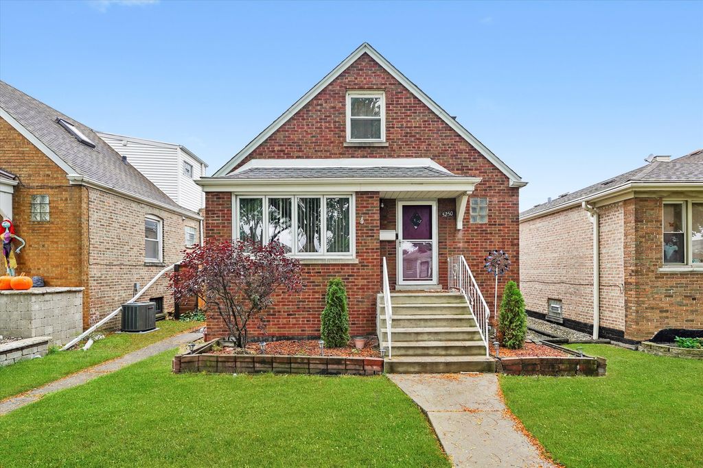 5250 S Nagle Avenue, Chicago, IL 60638