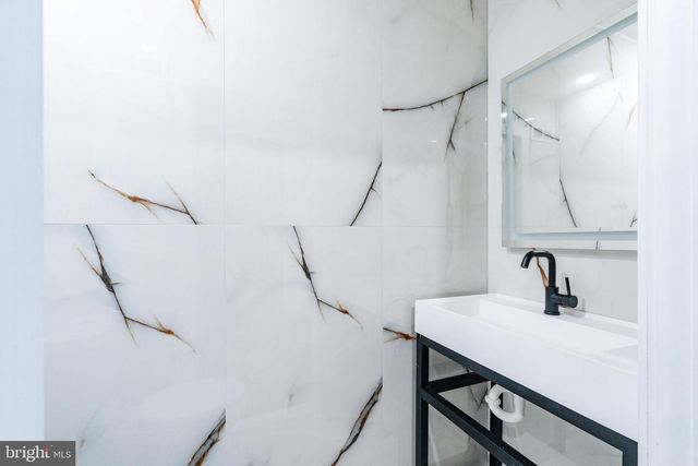 1905 S ALDER ST, Philadelphia, PA 19148