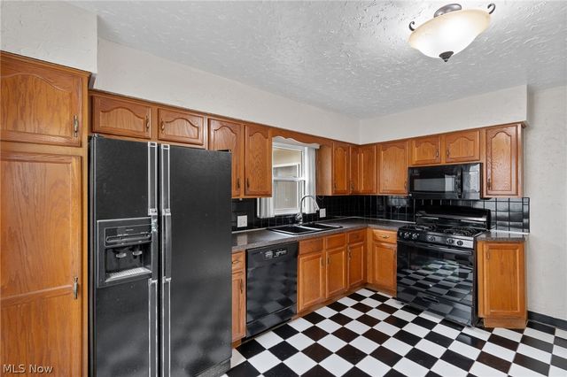 1335 Greenwood Avenue, Akron, OH 44320