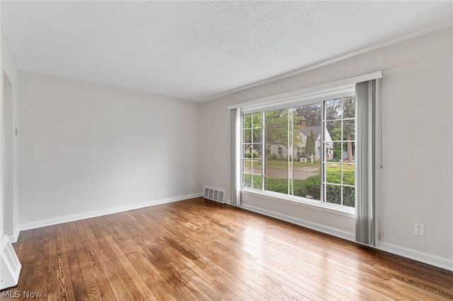 1335 Greenwood Avenue, Akron, OH 44320