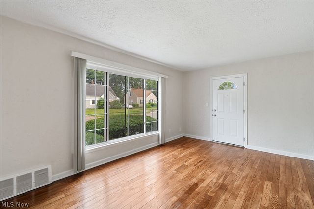 1335 Greenwood Avenue, Akron, OH 44320