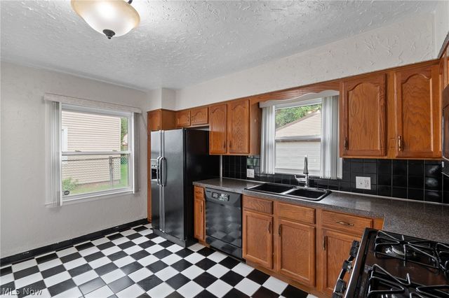 1335 Greenwood Avenue, Akron, OH 44320