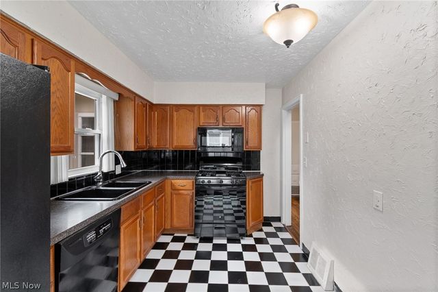 1335 Greenwood Avenue, Akron, OH 44320