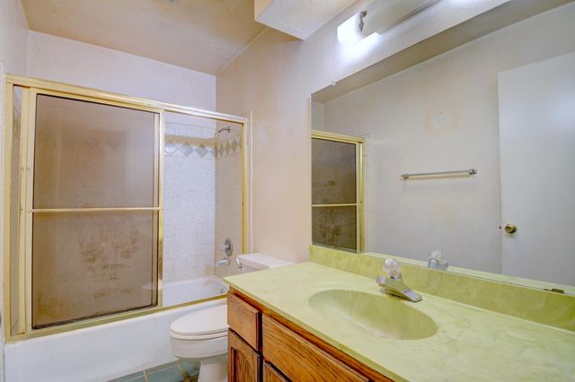 6137 Katson Avenue NE, Albuquerque, NM 87109