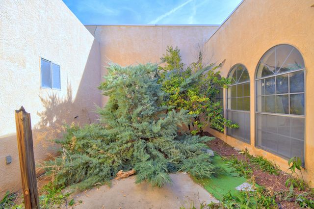 6137 Katson Avenue NE, Albuquerque, NM 87109