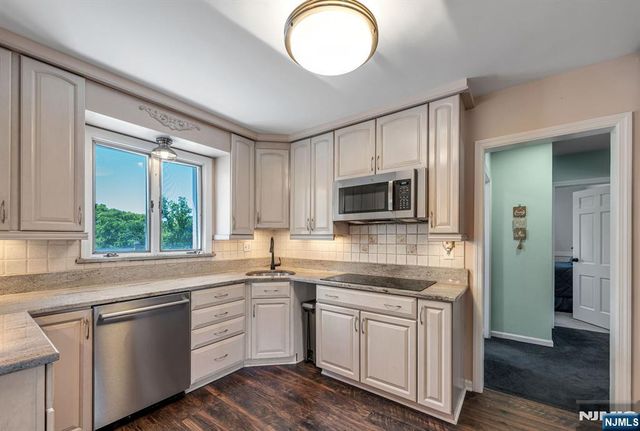 40 Walray Avenue, North Haledon, NJ 07508