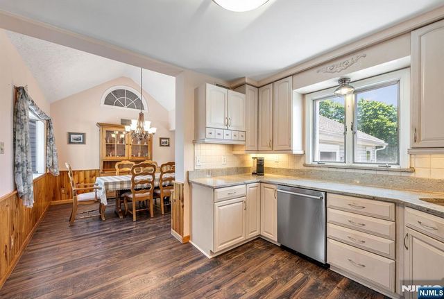 40 Walray Avenue, North Haledon, NJ 07508