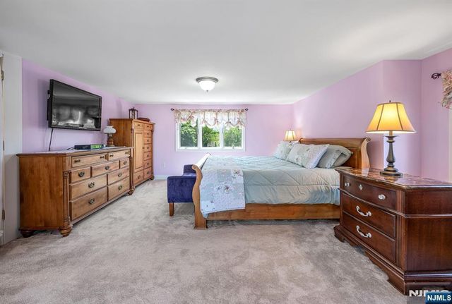 40 Walray Avenue, North Haledon, NJ 07508