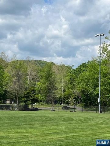 40 Walray Avenue, North Haledon, NJ 07508
