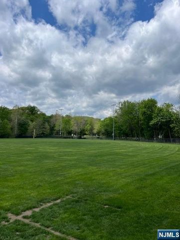 40 Walray Avenue, North Haledon, NJ 07508