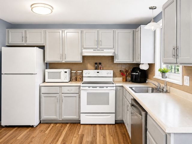 39 Bayview, Taunton, MA 02780
