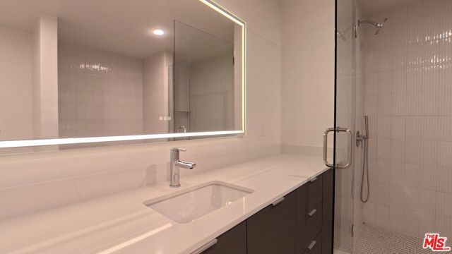 5119 Colfax Avenue 201, Valley Village, CA 91601