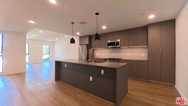 5119 Colfax Avenue 201, Valley Village, CA 91601