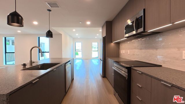 5119 Colfax Avenue 201, Valley Village, CA 91601