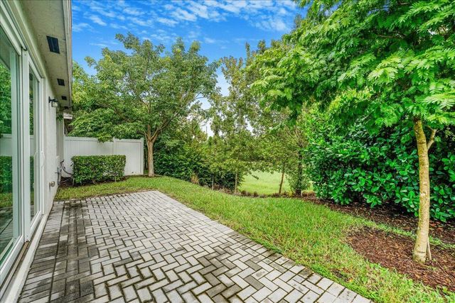 6818 Pointe Of Woods Drive, West Palm Beach, FL 33413