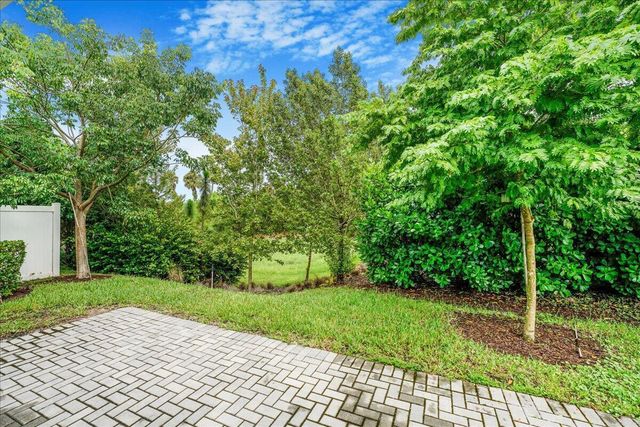 6818 Pointe Of Woods Drive, West Palm Beach, FL 33413