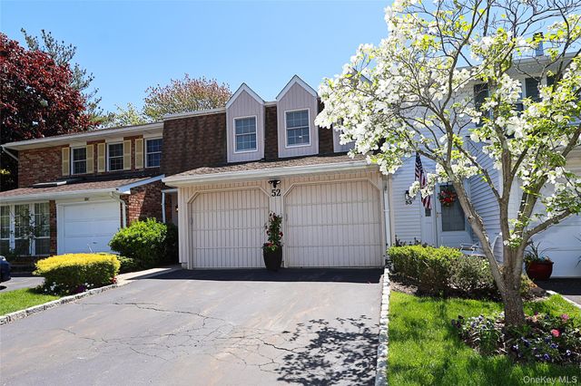 52 Holiday Drive 52, Woodbury, NY 11797