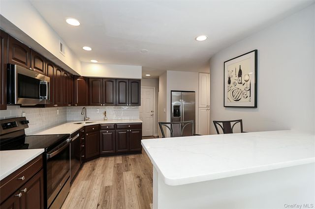 52 Holiday Drive 52, Woodbury, NY 11797