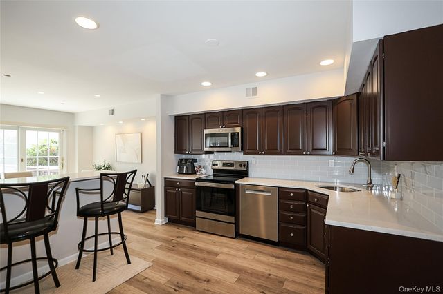 52 Holiday Drive 52, Woodbury, NY 11797