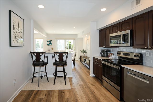 52 Holiday Drive 52, Woodbury, NY 11797