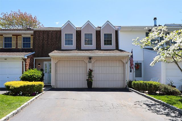52 Holiday Drive 52, Woodbury, NY 11797