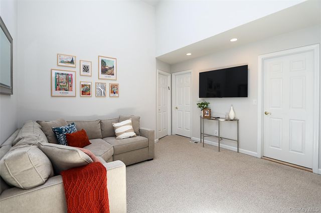 52 Holiday Drive 52, Woodbury, NY 11797