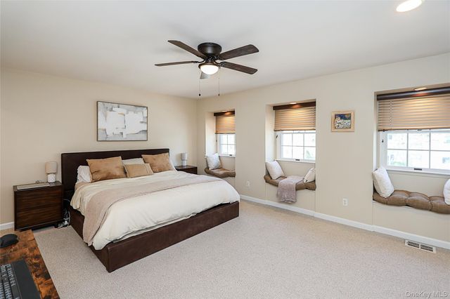 52 Holiday Drive 52, Woodbury, NY 11797