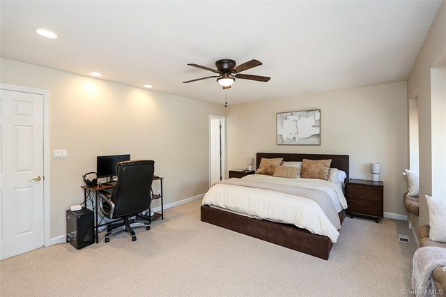 52 Holiday Drive 52, Woodbury, NY 11797