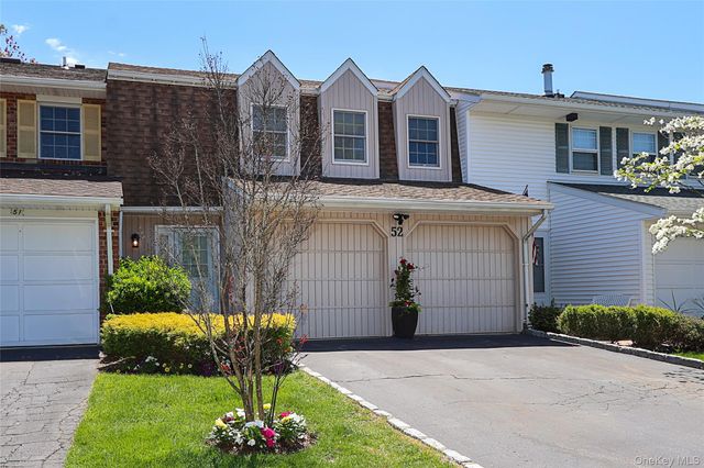 52 Holiday Drive 52, Woodbury, NY 11797