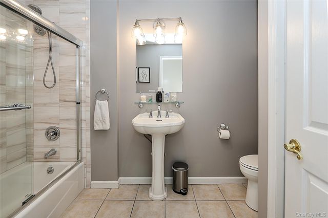 52 Holiday Drive 52, Woodbury, NY 11797
