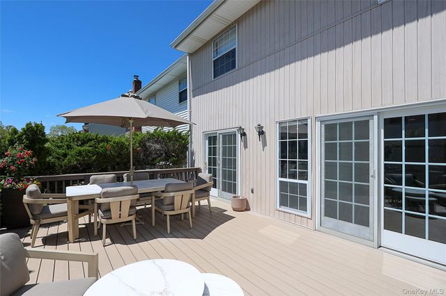 52 Holiday Drive 52, Woodbury, NY 11797
