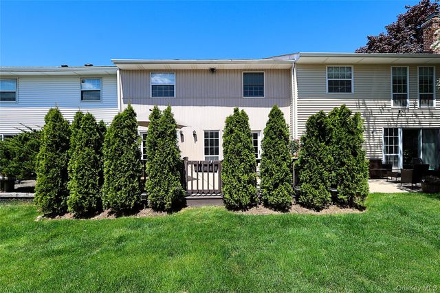 52 Holiday Drive 52, Woodbury, NY 11797