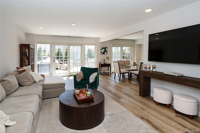 52 Holiday Drive 52, Woodbury, NY 11797