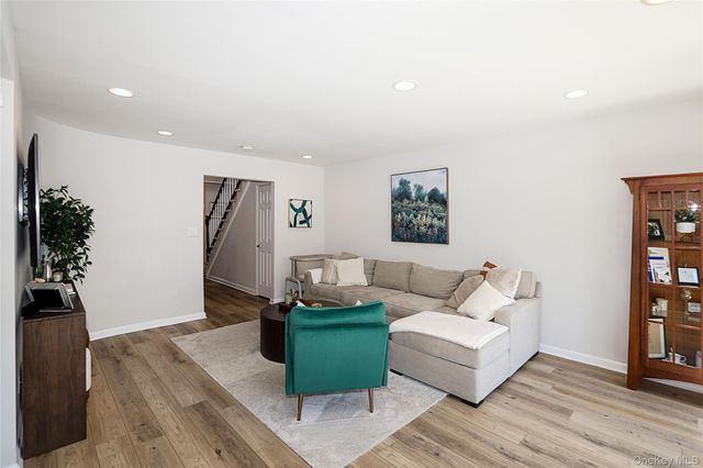 52 Holiday Drive 52, Woodbury, NY 11797