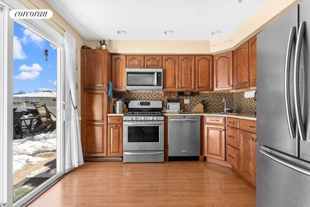 131 CROSSFIELD Avenue, New York City, NY 10312