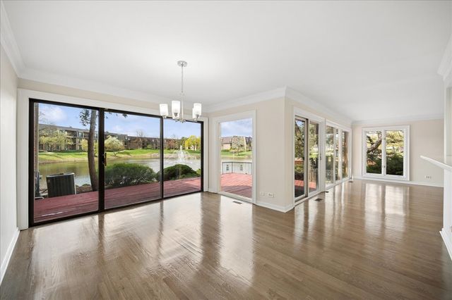 6 The Court Of Chapel Wood, Northbrook, IL 60062