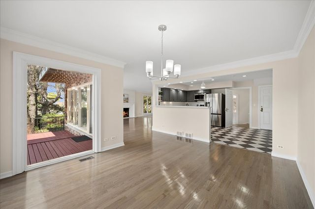 6 The Court Of Chapel Wood, Northbrook, IL 60062