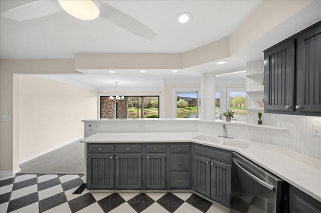 6 The Court Of Chapel Wood, Northbrook, IL 60062