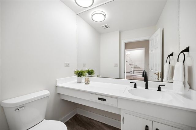 6 The Court Of Chapel Wood, Northbrook, IL 60062