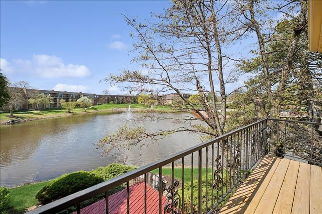 6 The Court Of Chapel Wood, Northbrook, IL 60062