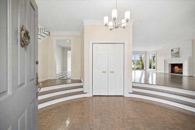 6 The Court Of Chapel Wood, Northbrook, IL 60062