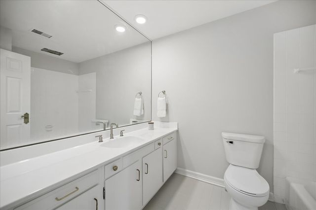 6 The Court Of Chapel Wood, Northbrook, IL 60062