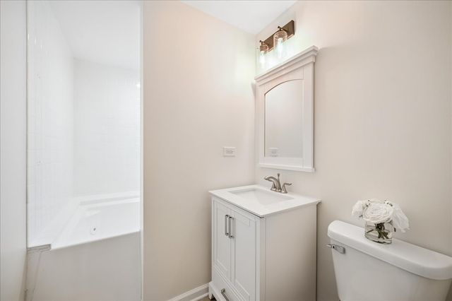 6 The Court Of Chapel Wood, Northbrook, IL 60062