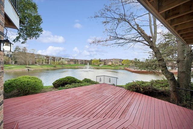 6 The Court Of Chapel Wood, Northbrook, IL 60062