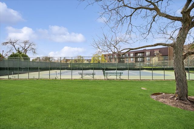 6 The Court Of Chapel Wood, Northbrook, IL 60062
